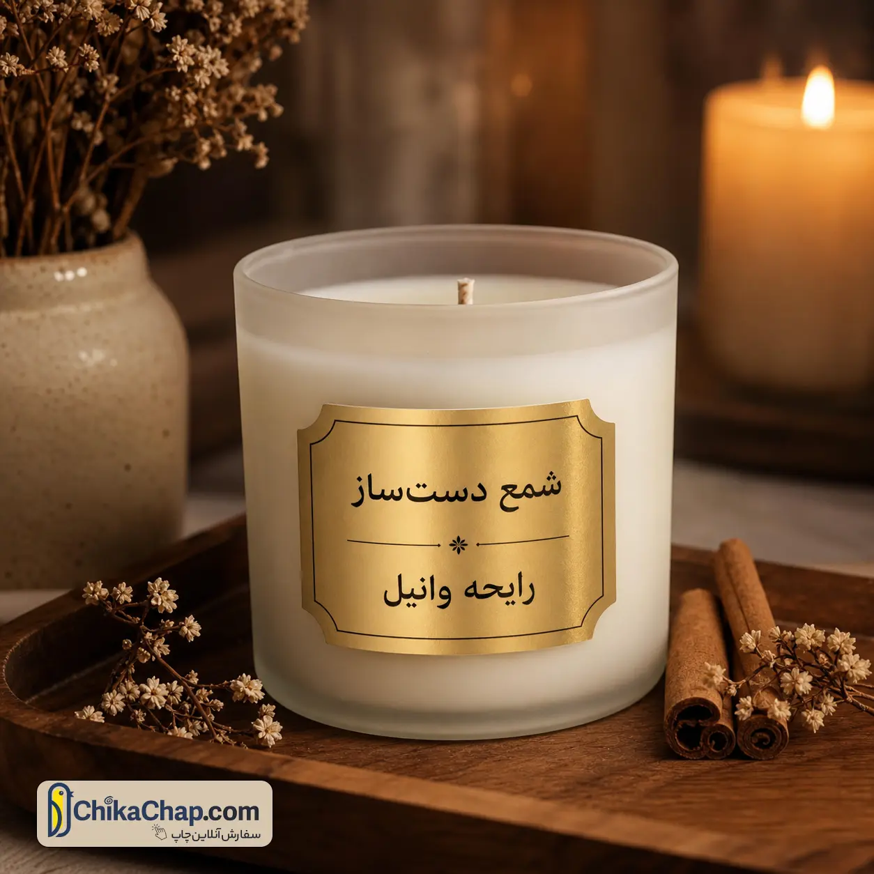 استیکر شمع دست ساز با چاپ استیکر طلایی و طراحی لوکس روی ظرف شیشه&zwnj;ای